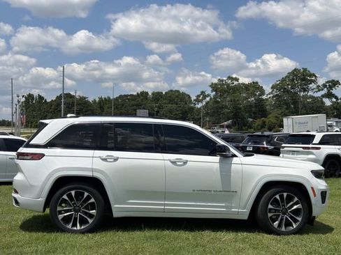 Used 2022 Jeep Grand Cherokee Overland AWD/4WD image 5
