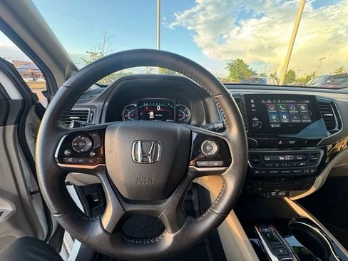 Used 2021 Honda Pilot Touring image 12