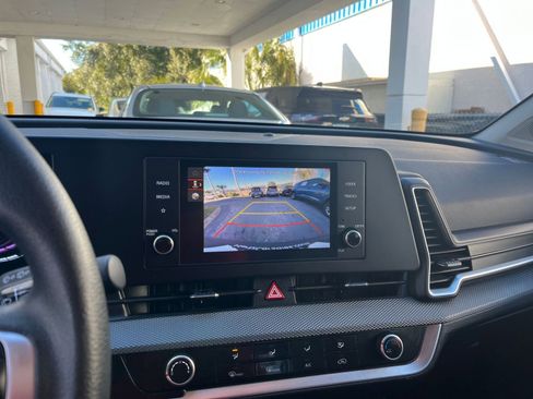 Used 2025 Kia Sportage LX image 17