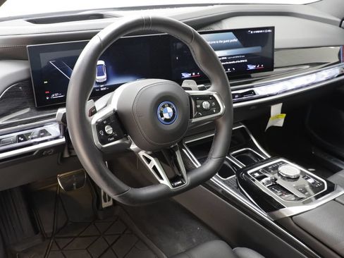 Used 2026 BMW 750e xDrive w/ Autobahn Package AWD/4WD image 7