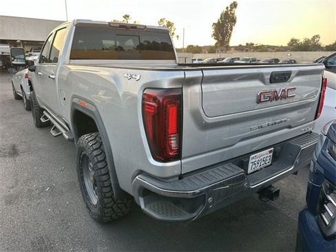 Used 2021 GMC Sierra 2500 SLT w/ SLT Preferred Package image 4