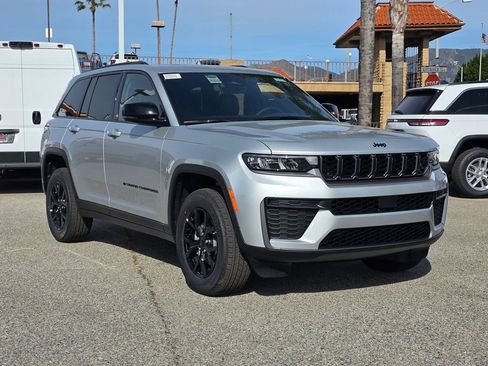 New 2026 Jeep Grand Cherokee Altitude RWD image 1