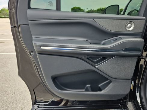 New 2025 Lincoln Navigator L Reserve AWD/4WD image 16