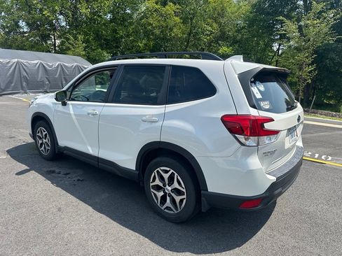 Used 2019 Subaru Forester Premium AWD/4WD image 4
