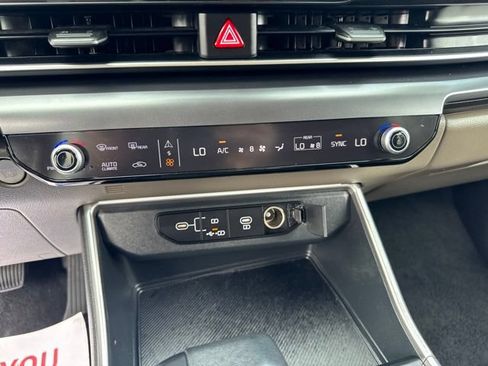 Used 2026 Kia Carnival FWD image 22