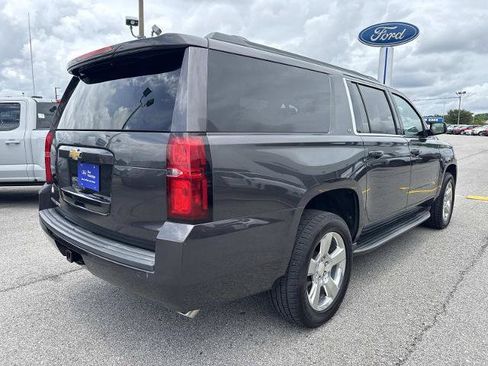 Used 2017 Chevrolet Suburban LT RWD image 5