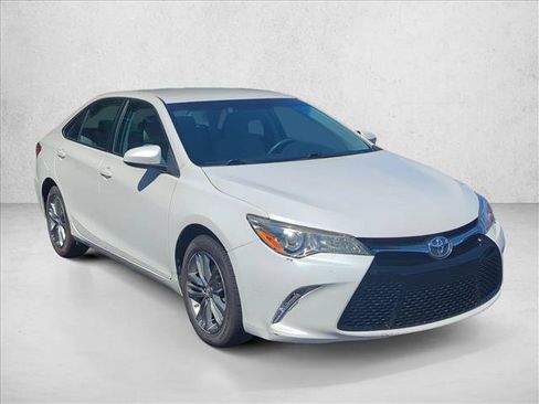 Used 2017 Toyota Camry SE FWD image 3
