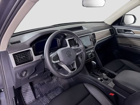 Certified 2023 Volkswagen Atlas SEL AWD/4WD image 9