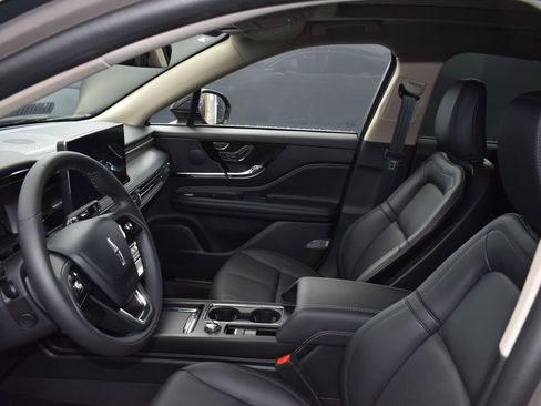 New 2025 Lincoln Corsair Reserve image 12