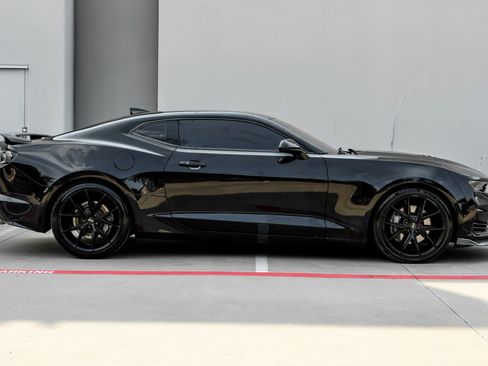 Used 2019 Chevrolet Camaro SS RWD image 3