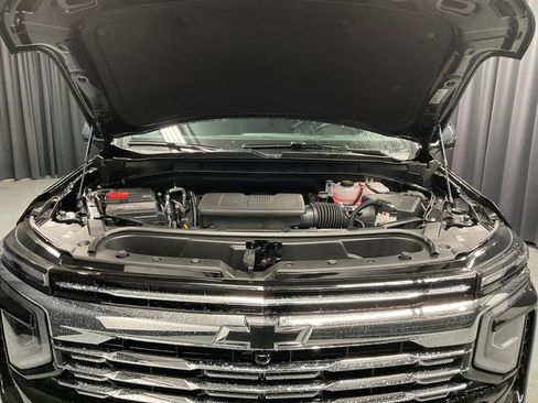 New 2026 Chevrolet Suburban Premier w/ Sun And Tow Package AWD/4WD image 19