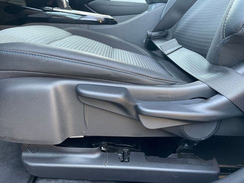 Used 2025 Chevrolet Trax LT w/ LT Convenience Package image 23