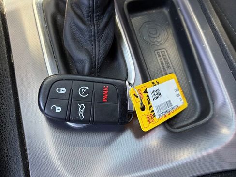 Used 2019 Dodge Charger SXT RWD image 13
