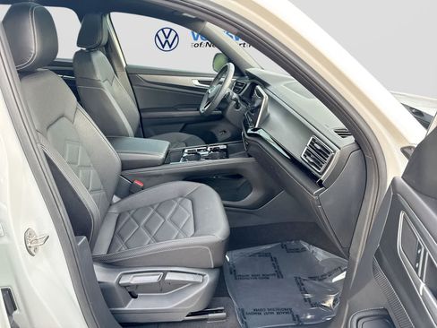 Used 2024 Volkswagen Atlas Cross Sport SE w/ Panoramic Sunroof Package FWD image 28