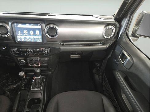 Used 2020 Jeep Wrangler Unlimited Sahara w/ Dual Top Group AWD/4WD image 30