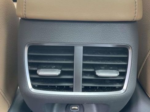 Used 2023 Hyundai Sonata Limited w/ Preferred Accessory Package FWD image 12