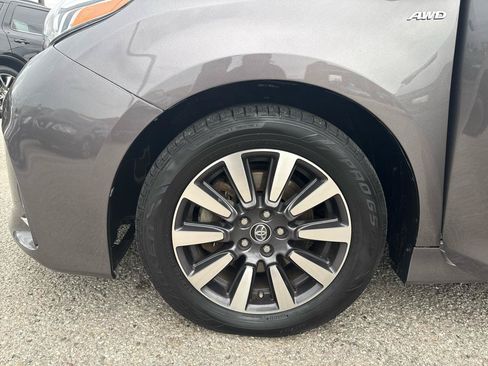 Used 2018 Toyota Sienna Limited Premium AWD/4WD image 30