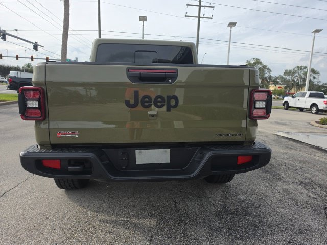 Used 2025 Jeep Gladiator Sport AWD/4WD image 4