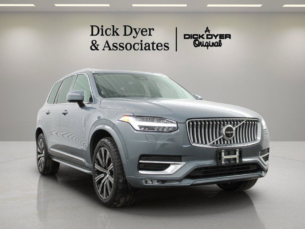 Certified 2023 Volvo XC90 B6 Plus AWD/4WD image 3