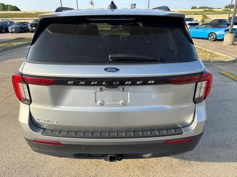 Used 2025 Ford Explorer Active RWD image 8