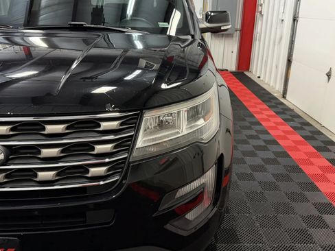 Used 2017 Ford Explorer XLT AWD/4WD image 9