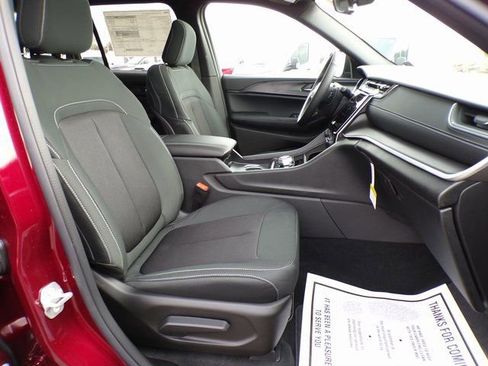 New 2025 Jeep Grand Cherokee Laredo X w/ Luxury Tech Group I image 13