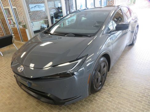 Used 2025 Toyota Prius LE image 68
