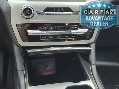 Used 2022 Ford Explorer XLT image 14