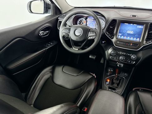 Used 2022 Jeep Cherokee Trailhawk AWD/4WD image 31