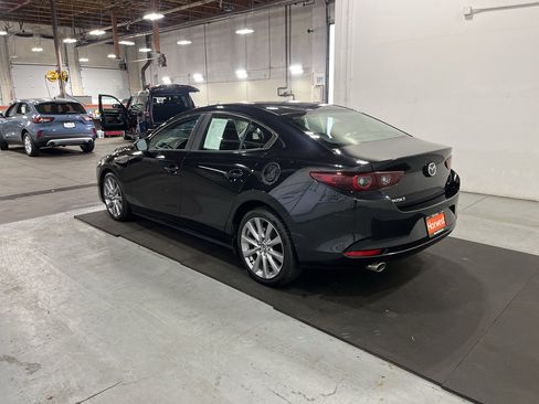 Used 2022 MAZDA MAZDA3 s FWD image 9