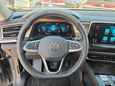 New 2026 Volkswagen Atlas SE FWD image 16