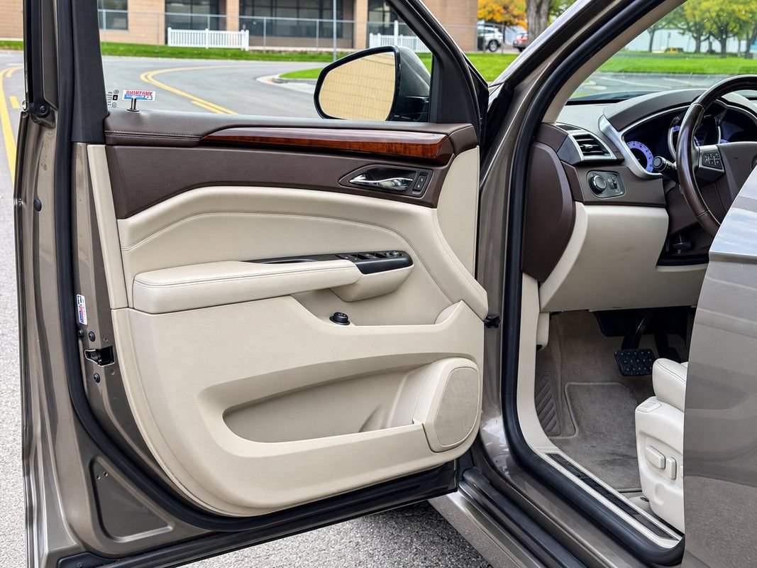Used 2012 Cadillac SRX Luxury AWD/4WD image 9