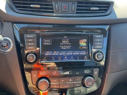 Used 2018 Nissan Rogue SL image 18