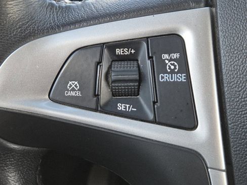 Used 2017 Chevrolet Equinox Premier w/ Enhanced Convenience Package image 9