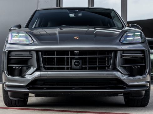 Certified 2025 Porsche Cayenne Turbo GT image 8