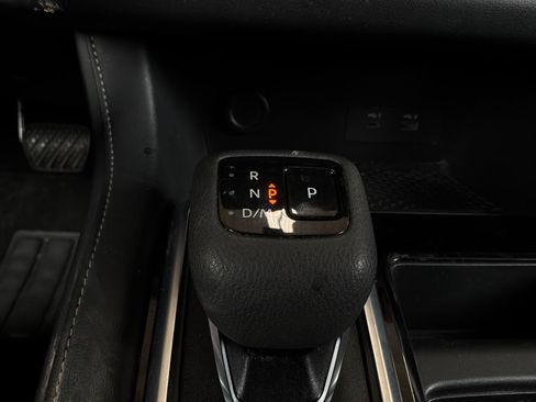 Used 2025 Nissan Pathfinder SV FWD image 24