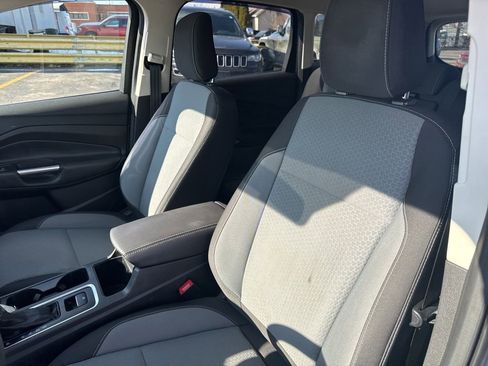 Used 2019 Ford Escape SE image 11