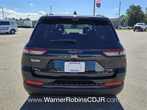 New 2025 Jeep Grand Cherokee Limited w/ Luxury Tech Group II image 10