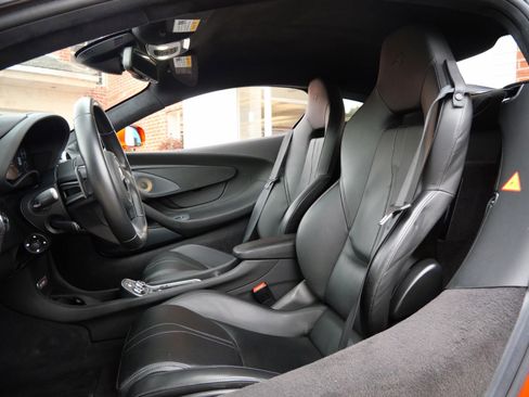 Used 2019 McLaren 570S Coupe RWD image 19