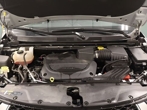 Certified 2024 Chrysler Pacifica Touring-L FWD image 24