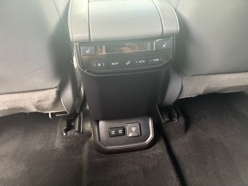 Used 2021 Toyota Highlander Platinum AWD/4WD image 24