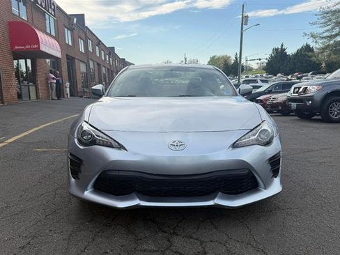 Used 2017 Toyota 86 image 2