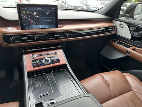 Used 2023 Lincoln Aviator Reserve w/ Equipment Group 201A image 16
