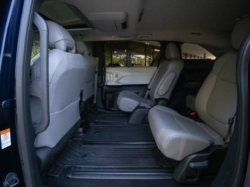 Used 2025 Toyota Sienna XLE w/ XLE Plus Package AWD/4WD image 18