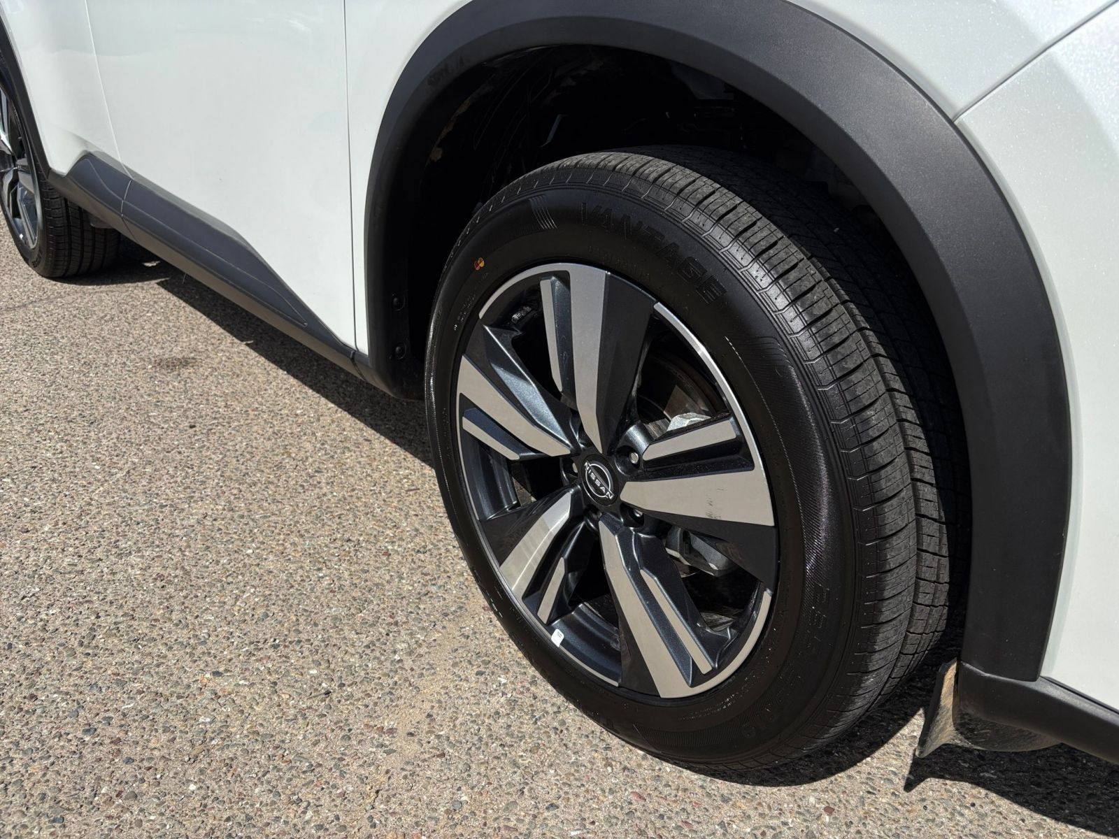 Used 2026 Nissan Rogue SL AWD/4WD image 32