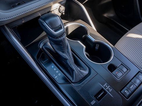 Used 2020 Toyota Highlander LE image 29