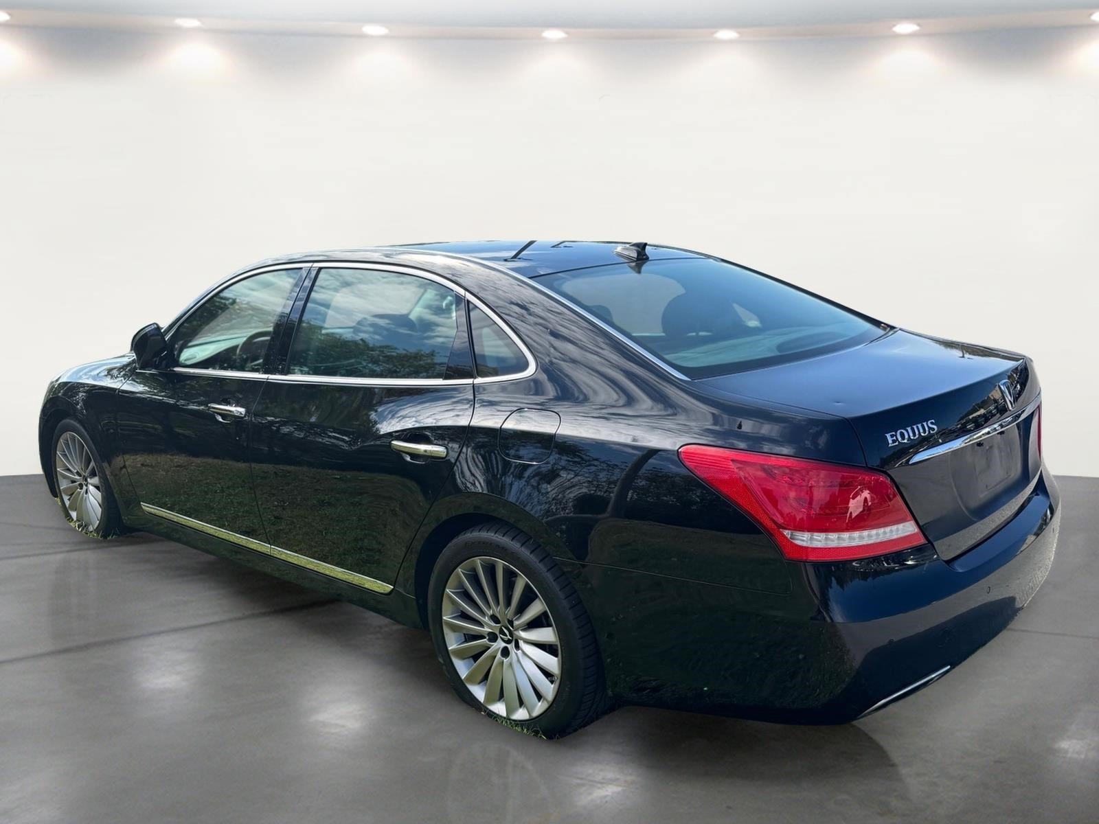 Used 2015 Hyundai Equus Signature RWD image 17