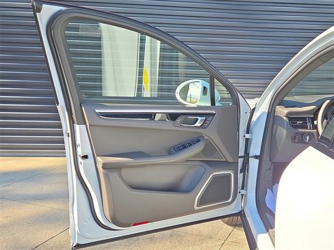 Used 2023 Porsche Macan S image 6