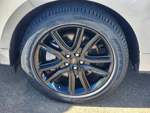 Used 2022 Ford Edge ST-Line image 10