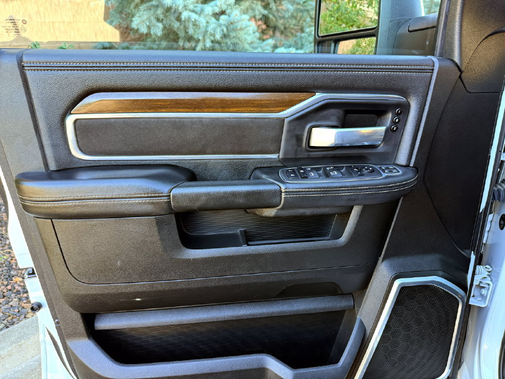 Used 2023 RAM 3500 Laramie AWD/4WD image 19